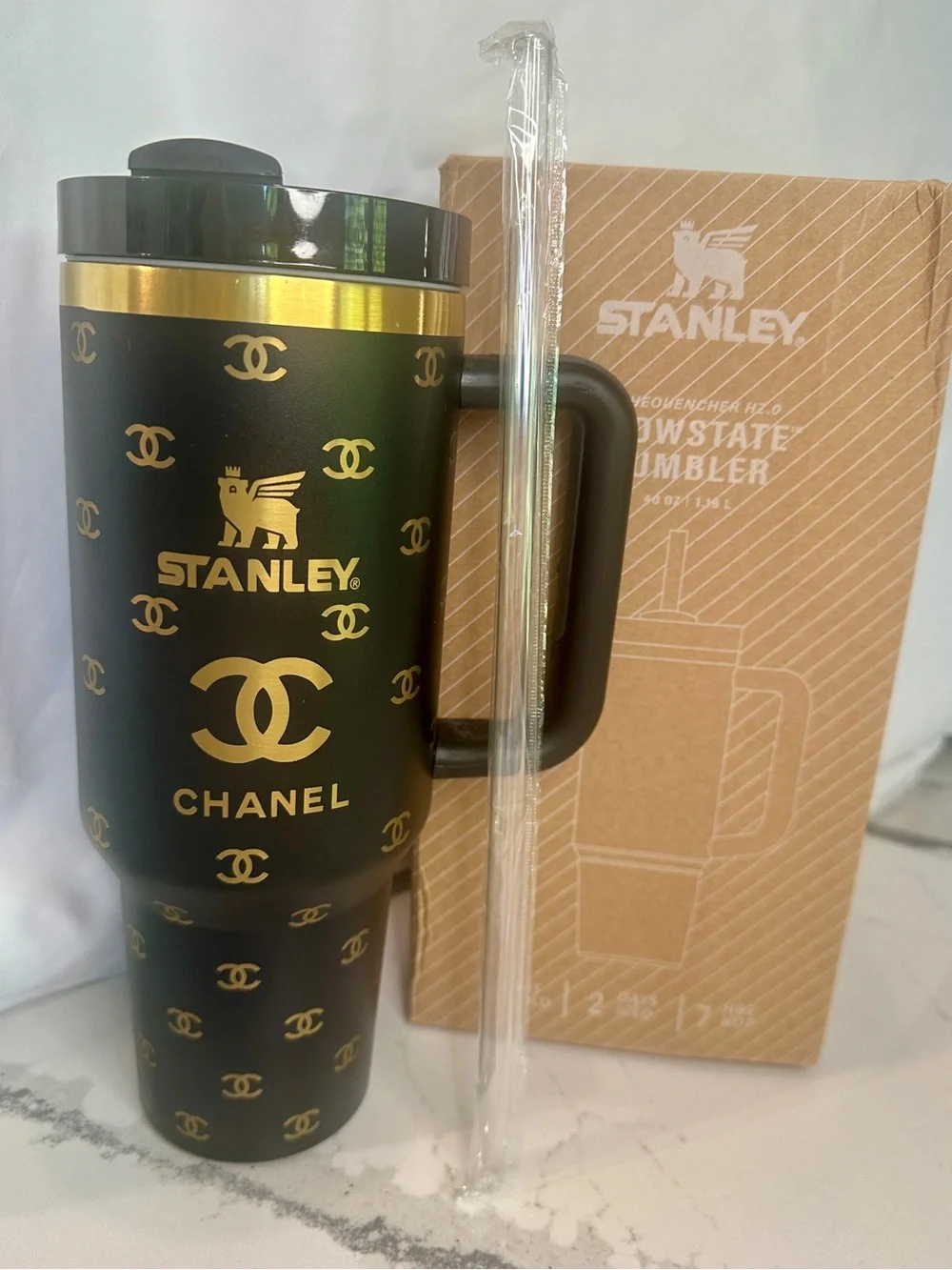 Black Chanel Stanley 40oz Gold Trim NIB With Straw - Picture 4 of 8